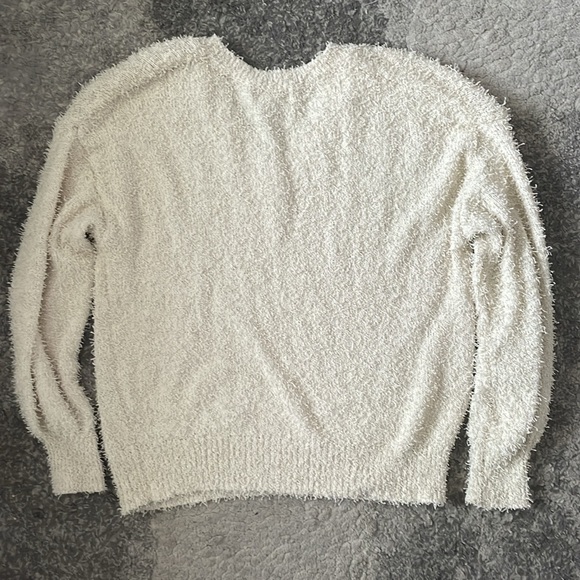 Universal Threads Sweater - Picture 3 of 4